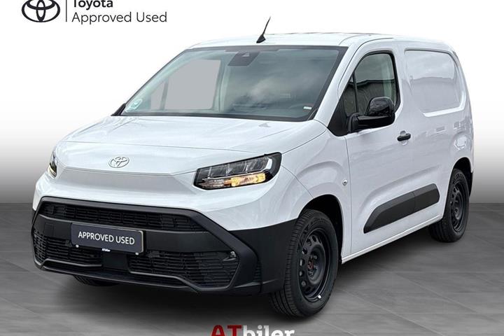 Hvid Toyota ProAce City fra 2024 set udefra