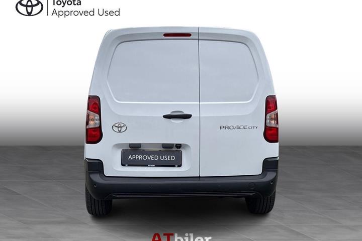 Hvid Toyota ProAce City fra 2024