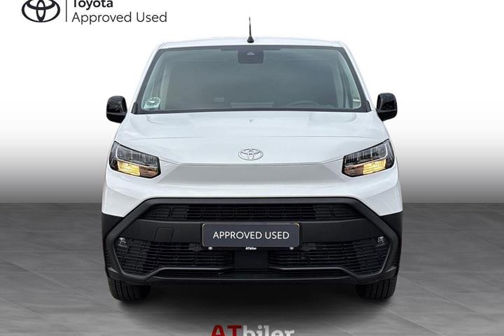 Hvid Toyota ProAce City fra 2024