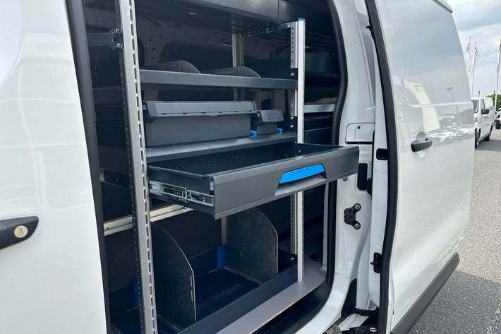 Hvid Toyota ProAce fra 2021