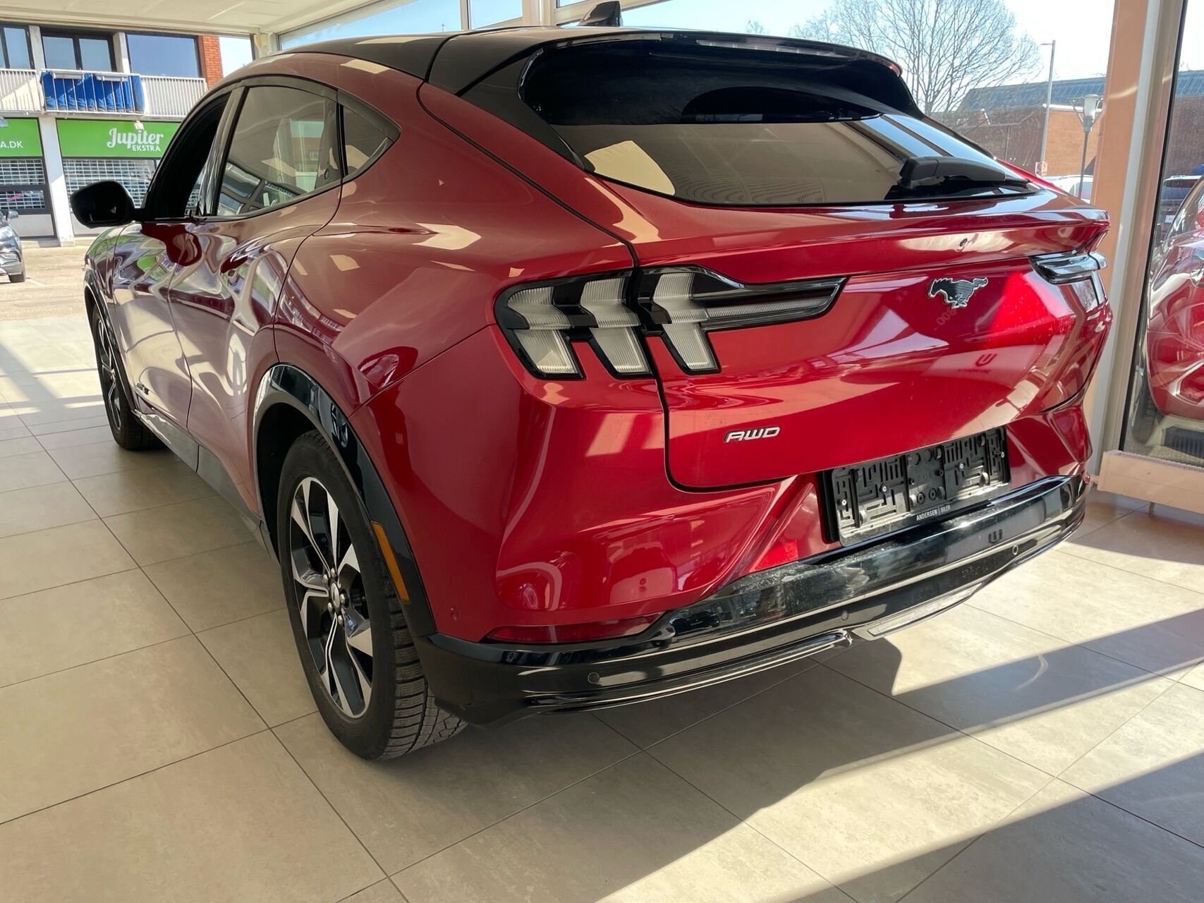 Rød Ford Mustang Mach-E fra 2022