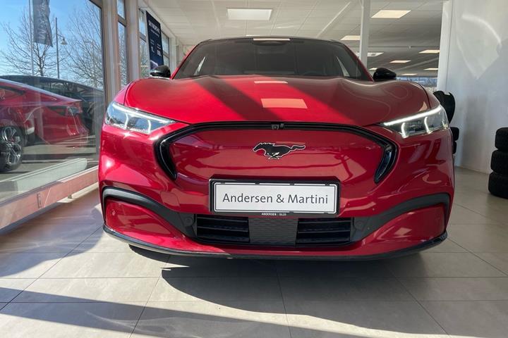 Rød Ford Mustang Mach-E fra 2022