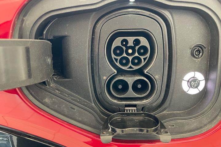 Rød Ford Mustang Mach-E fra 2022