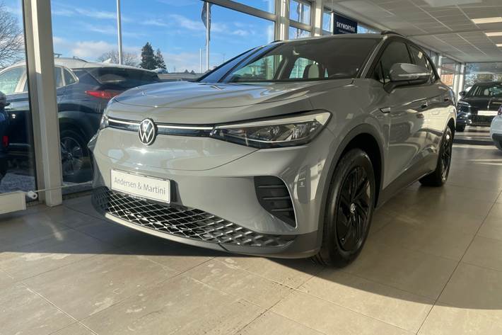 Grå VW ID.4 fra 2022 set udefra