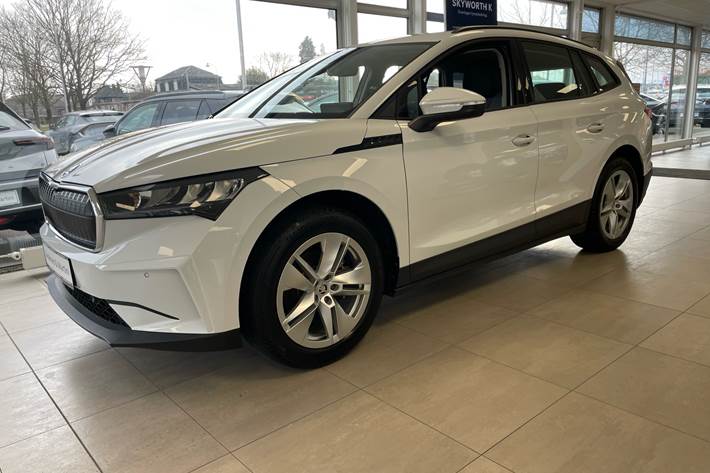 Hvid Skoda Enyaq fra 2023