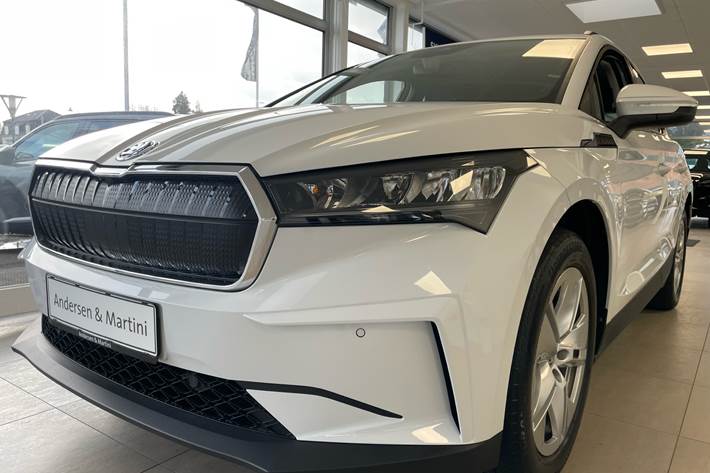 Hvid Skoda Enyaq fra 2023