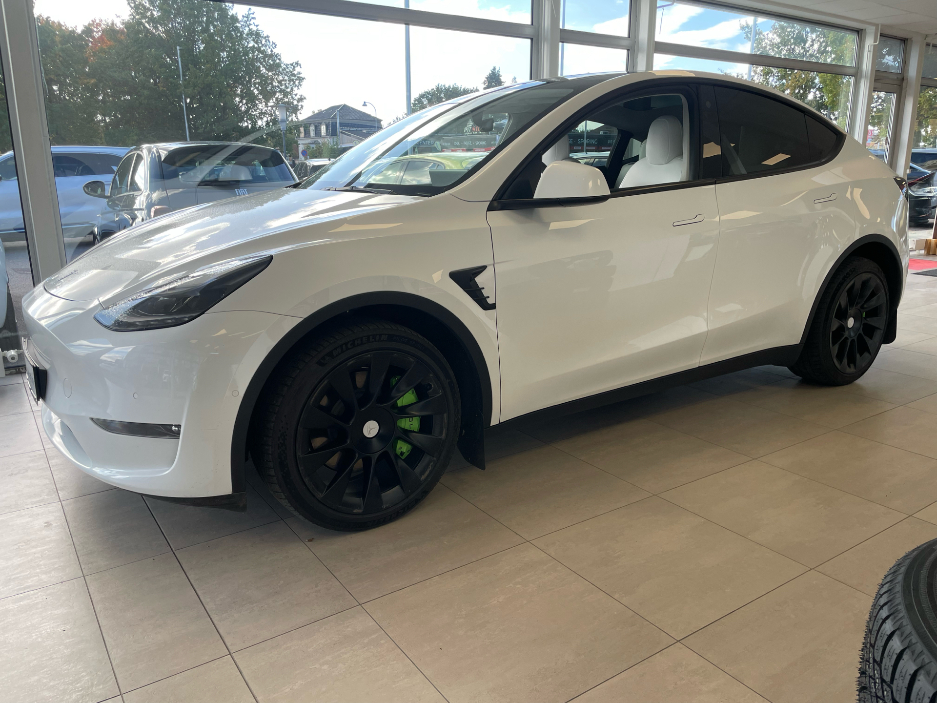 Tesla Model Y EL Long Range AWD 514HK 5d Aut.