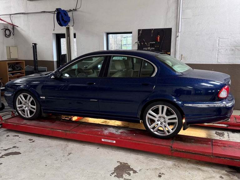 Jaguar X-type 2,5 Deluxe aut.