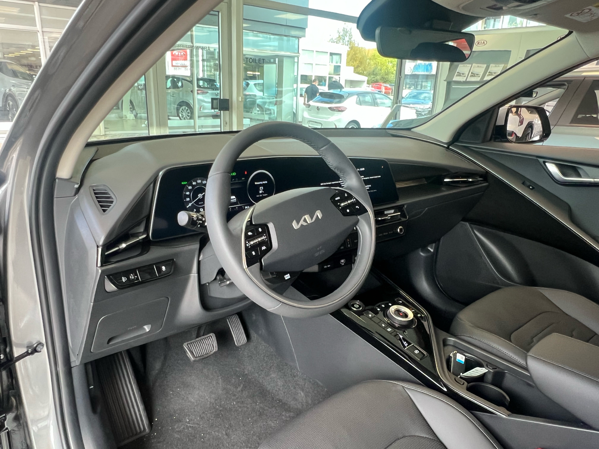 Grå Kia Niro EV fra 2025