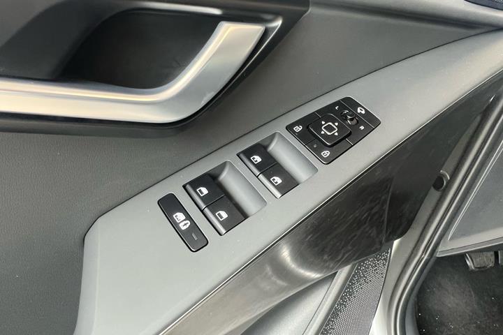 Grå Kia Niro EV fra 2025