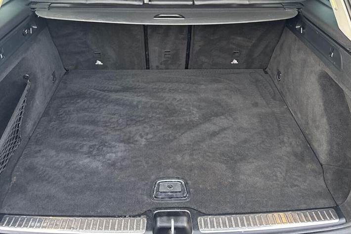Grå Mercedes GLC250 d fra 2018