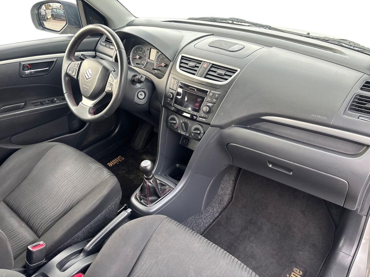 Sølv Suzuki Swift fra 2014