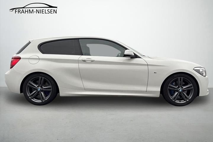 Hvid BMW 125d fra 2012 set udefra