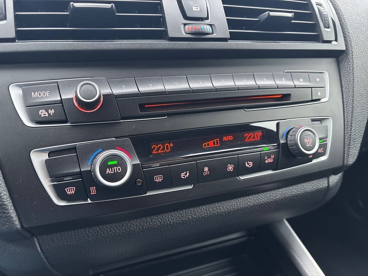 Hvid BMW 125d fra 2012 set indefra
