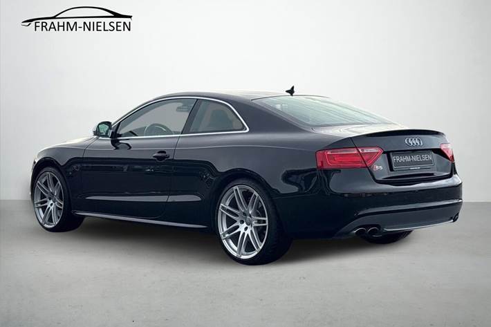 Sort Audi S5 fra 2008