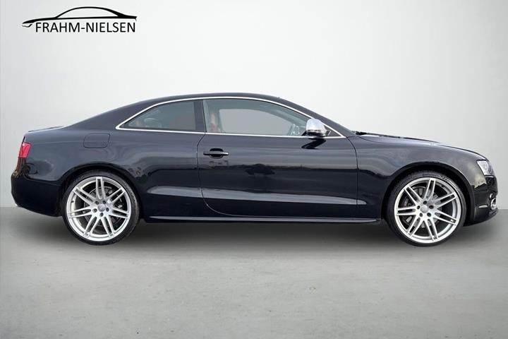 Sort Audi S5 fra 2008