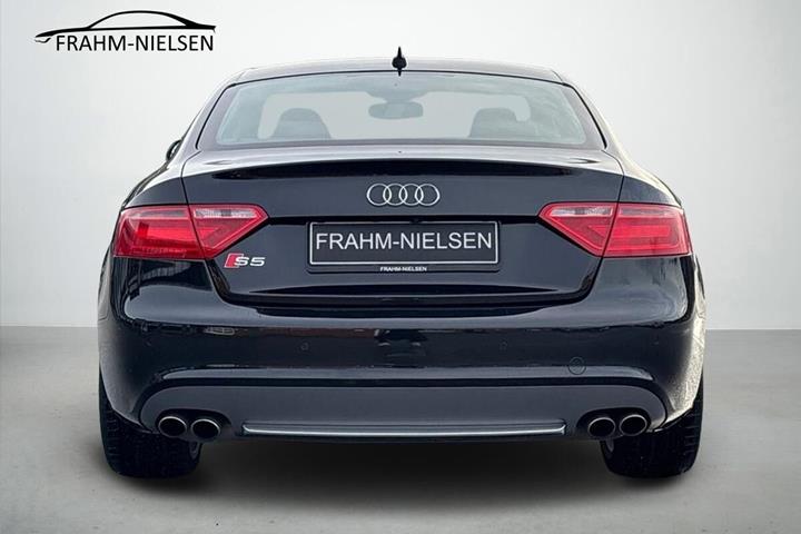 Sort Audi S5 fra 2008