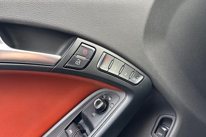 Sort Audi S5 fra 2008