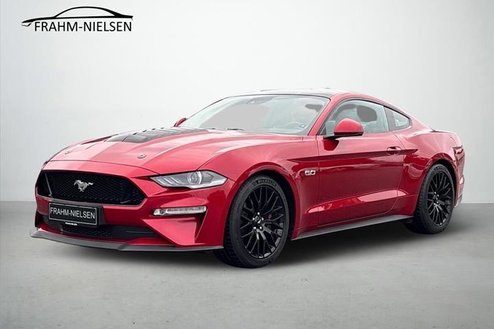 Rød Ford Mustang fra 2020 set udefra
