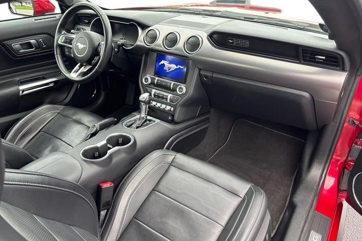 Rød Ford Mustang fra 2020