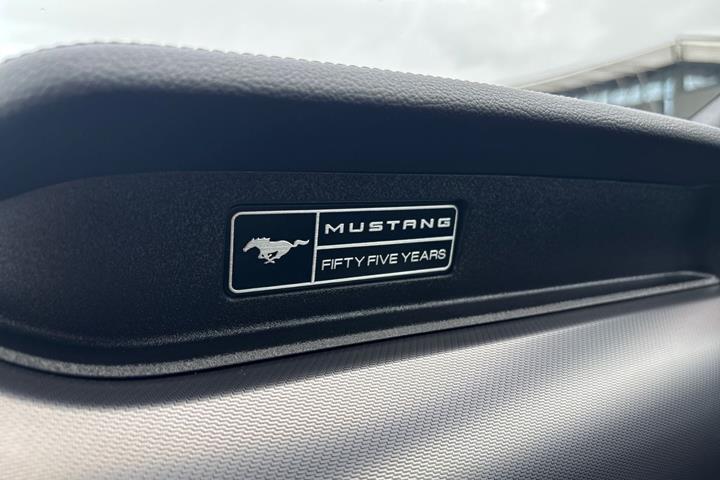 Rød Ford Mustang fra 2020