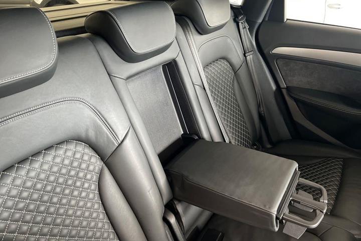 Grå Audi SQ5 fra 2017