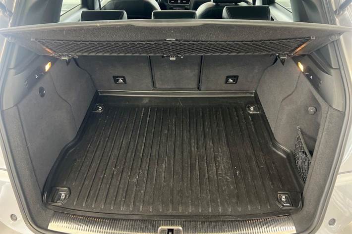 Grå Audi SQ5 fra 2017