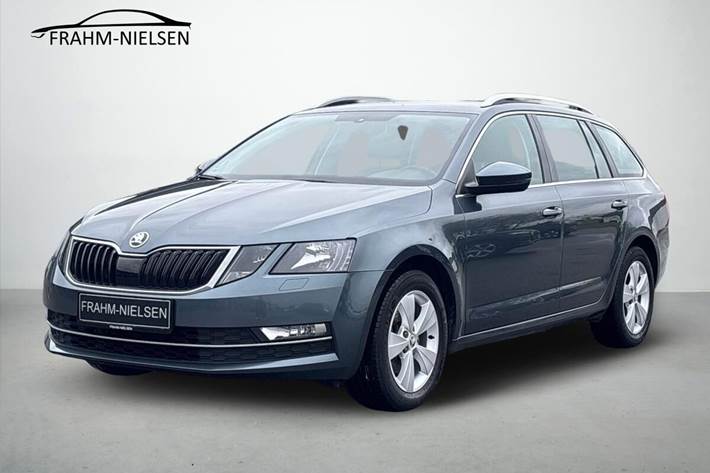 Grå Skoda Octavia fra 2020 set udefra