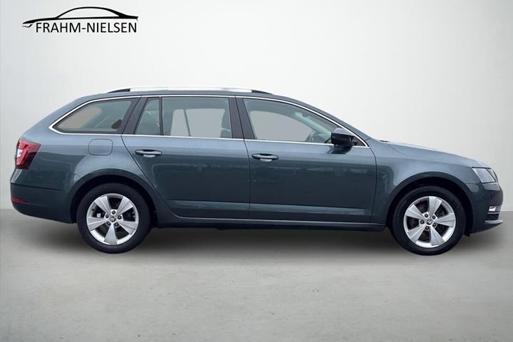 Grå Skoda Octavia fra 2020