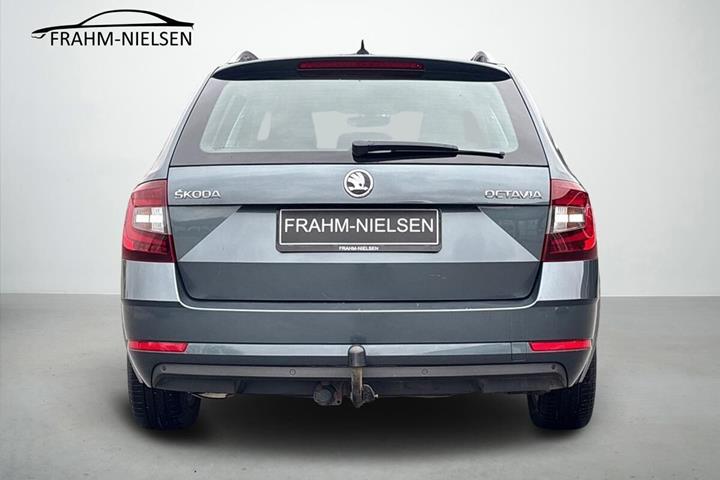 Grå Skoda Octavia fra 2020