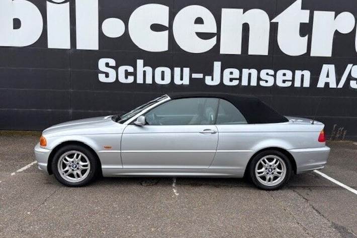 undefined BMW 318i fra 2003 set udefra