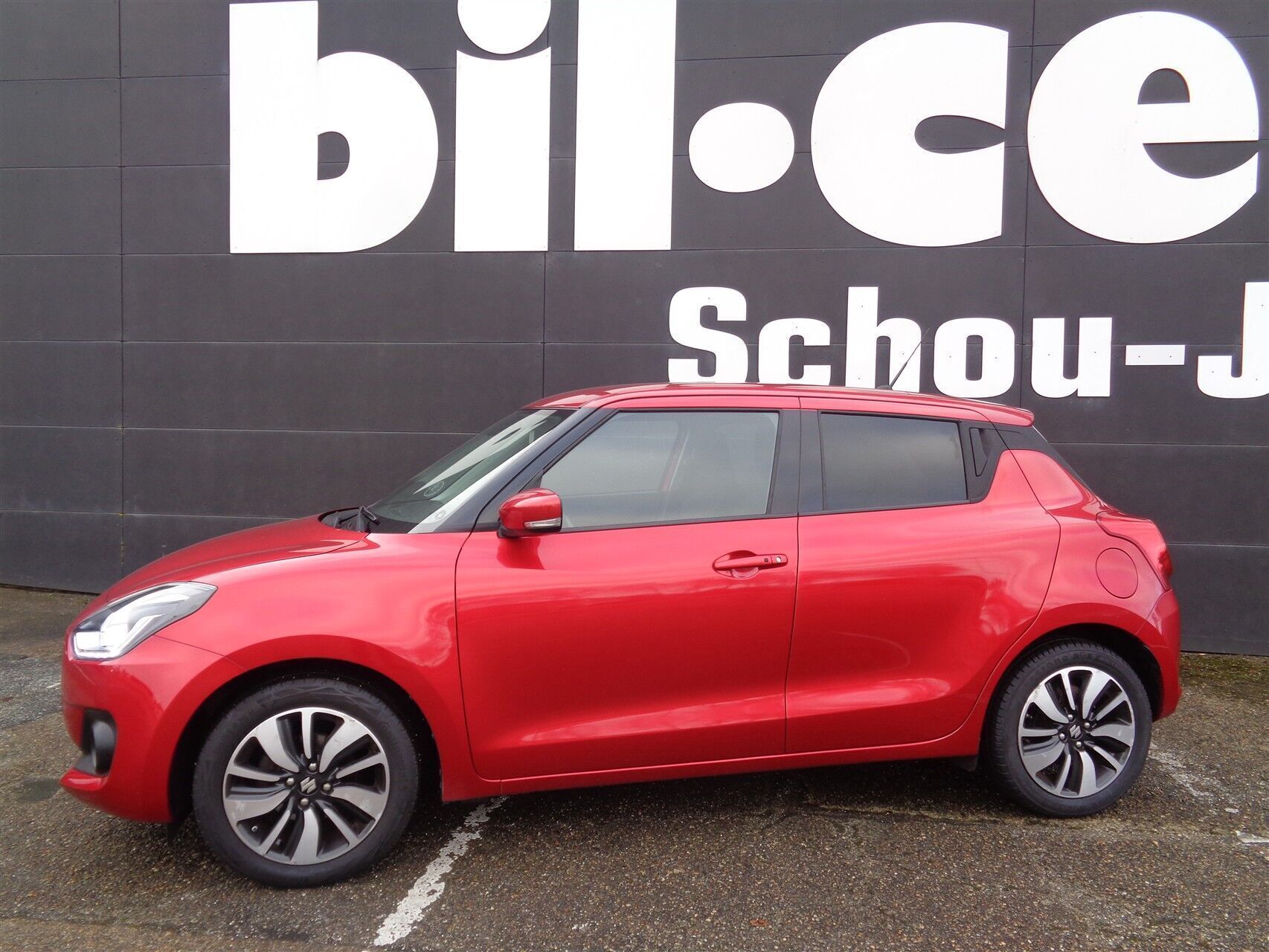 Rød Suzuki Swift fra 2019