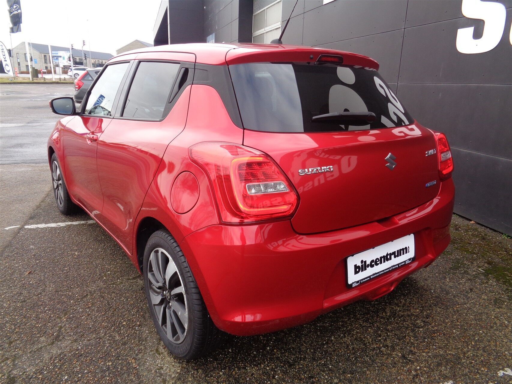 Rød Suzuki Swift fra 2019