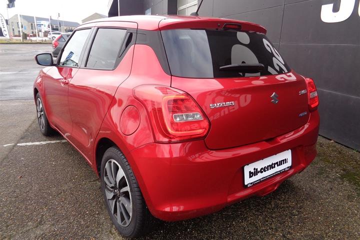Rød Suzuki Swift fra 2019