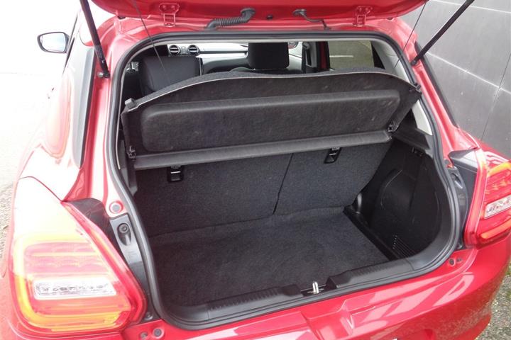 Rød Suzuki Swift fra 2019