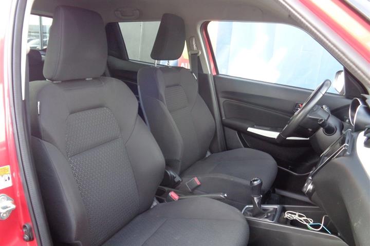 Rød Suzuki Swift fra 2019
