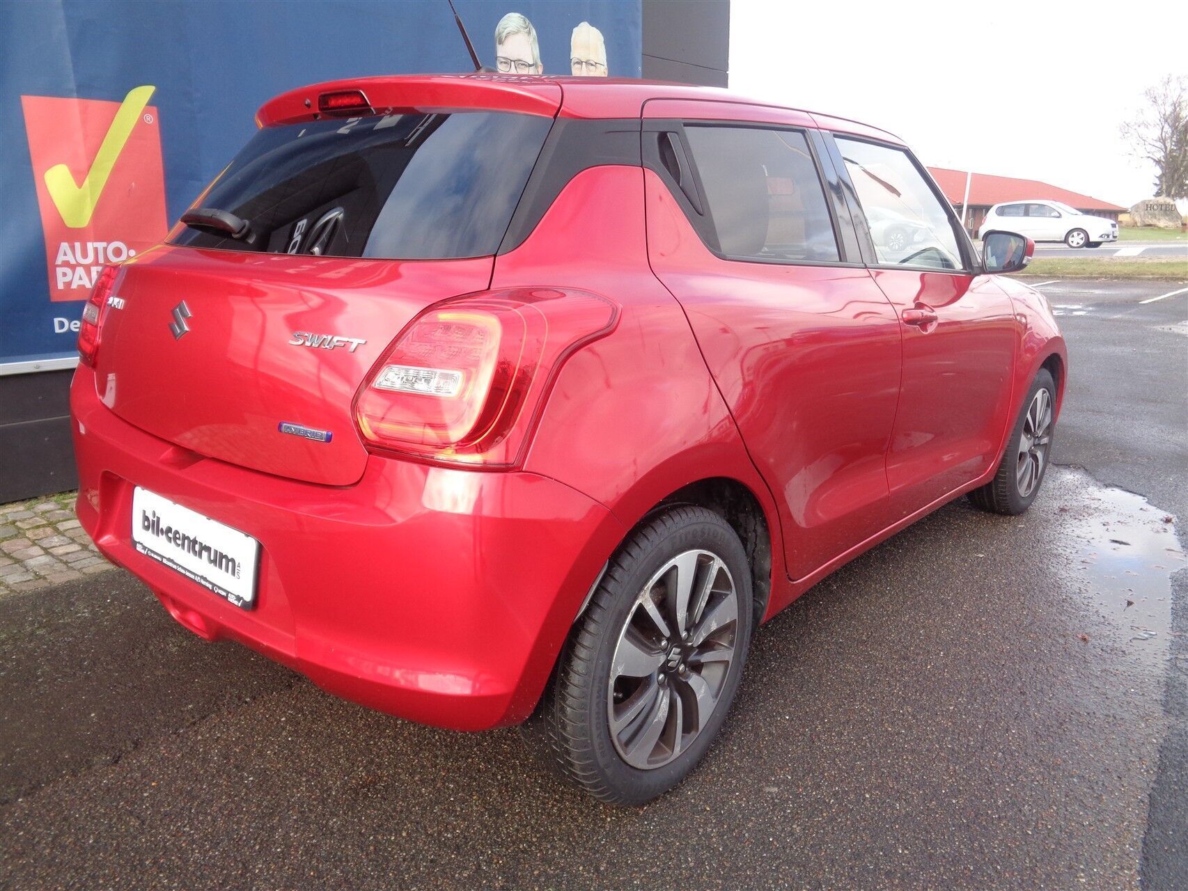 Rød Suzuki Swift fra 2019