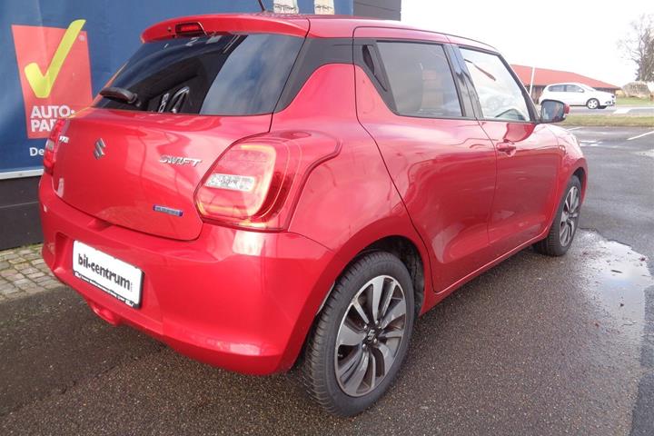 Rød Suzuki Swift fra 2019