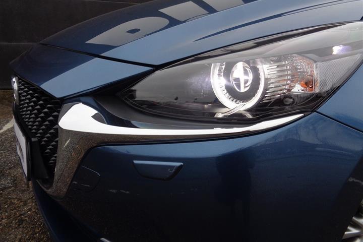 Blå Mazda 2 fra 2022