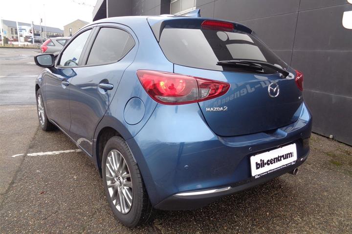 Blå Mazda 2 fra 2022