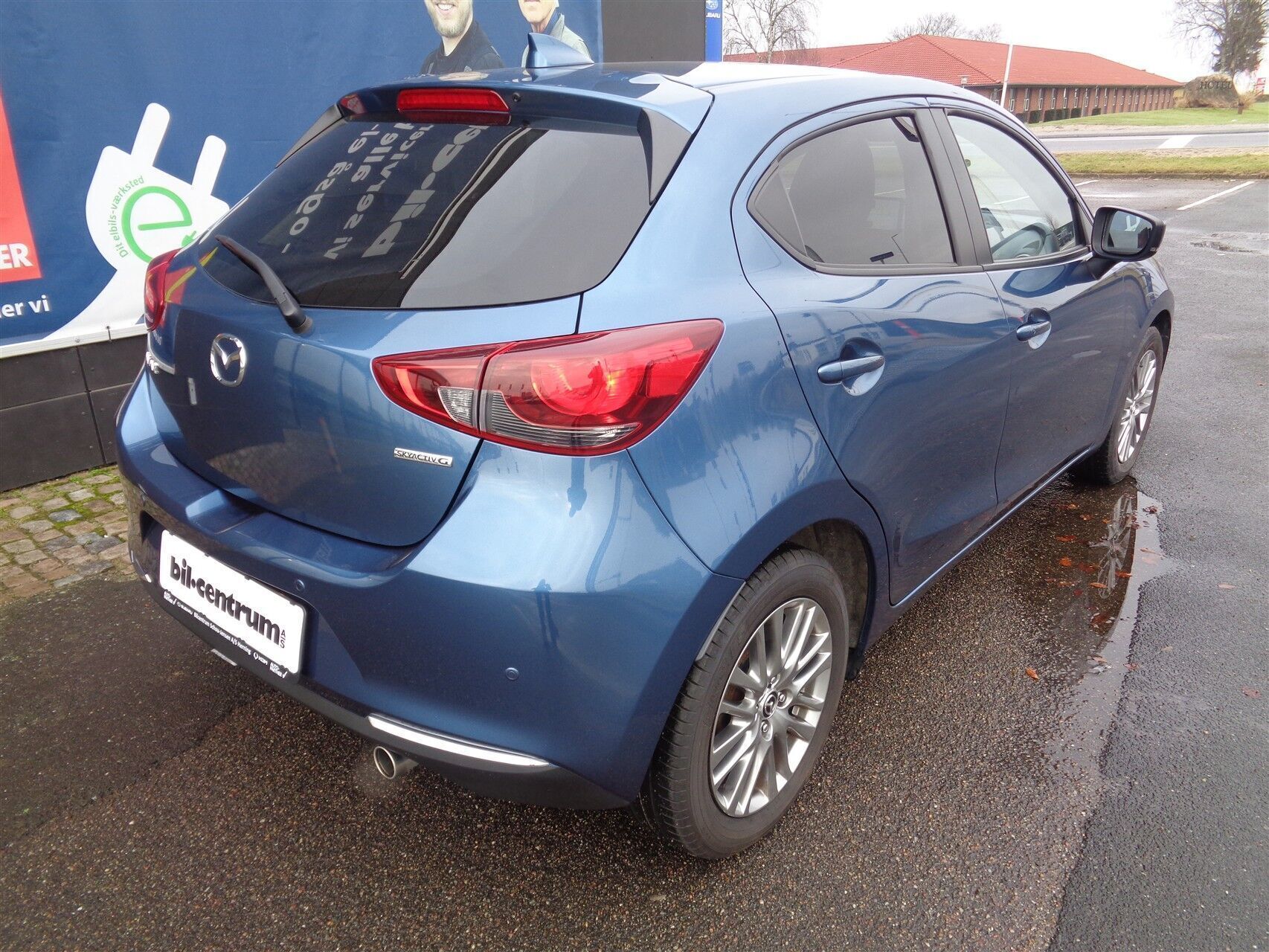 Blå Mazda 2 fra 2022