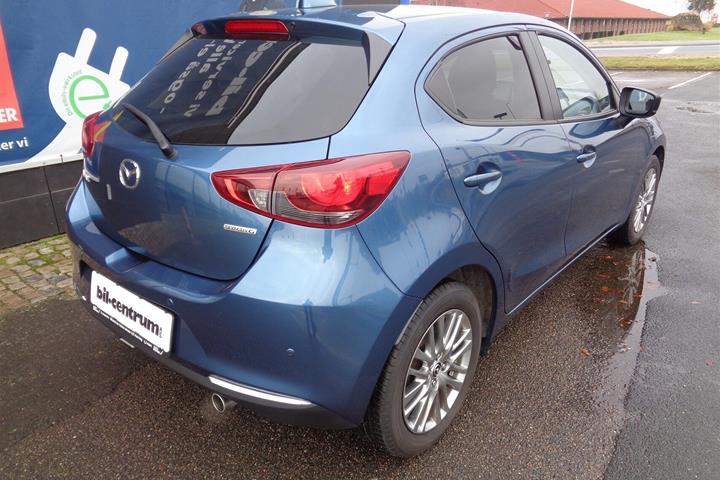 Blå Mazda 2 fra 2022