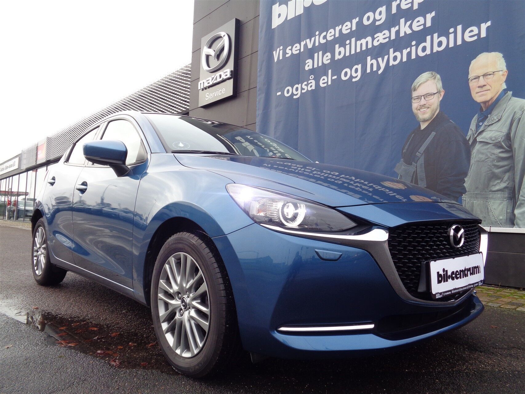 Blå Mazda 2 fra 2022