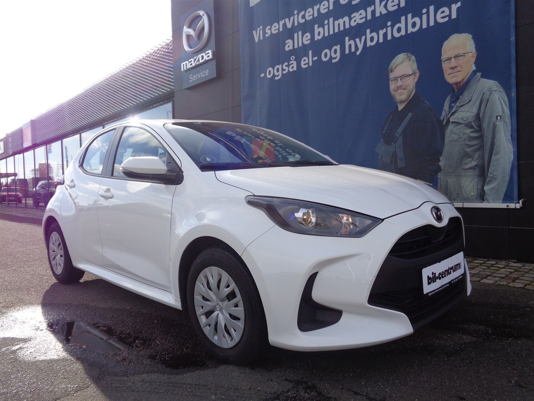 Hvid Mazda 2 fra 2023
