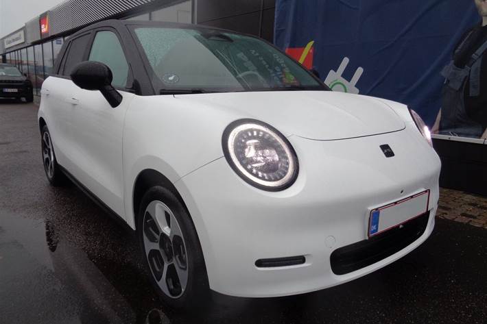 Sort JAC E30X fra 2025