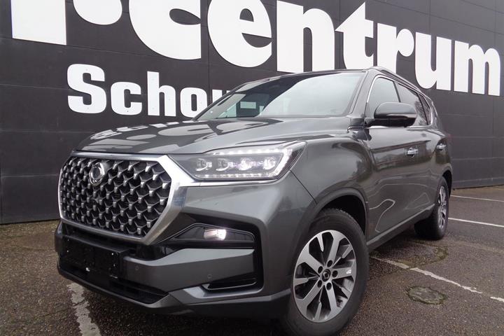Grå SsangYong Rexton fra 2024 set udefra
