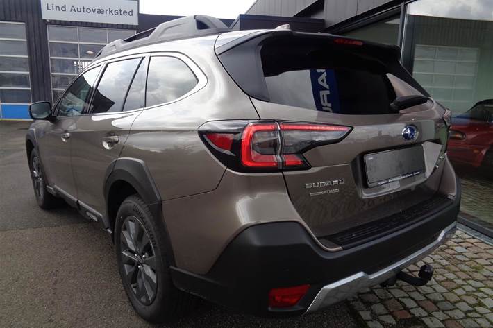 Bronze Subaru Outback fra 2024