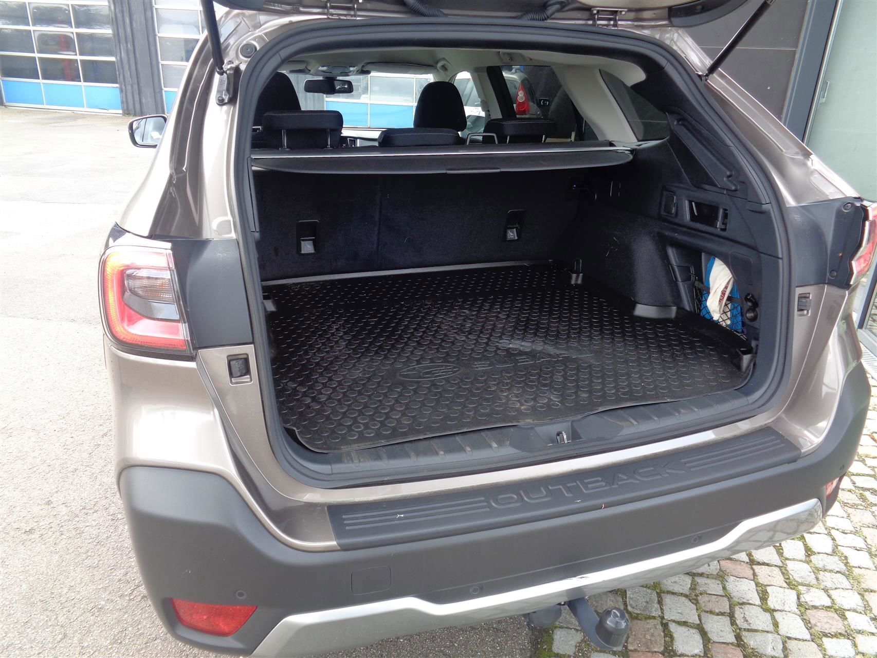 Bronze Subaru Outback fra 2024 set indefra
