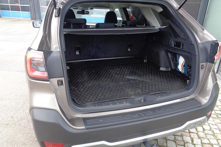 Bronze Subaru Outback fra 2024 set indefra