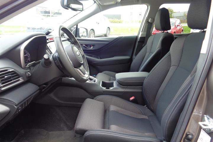 Bronze Subaru Outback fra 2024 set indefra